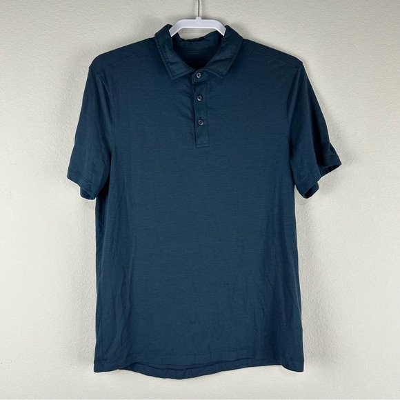 Lululemon Men’s Dark Blue 3 Button Collar Short Sleeve Polo Shirt Size Medium - Picture 1 of 5